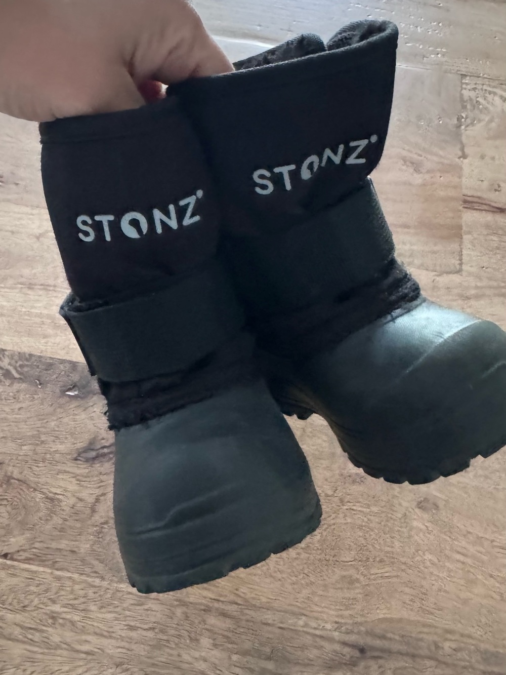 Stonz Kids Black Trek Winter Boots - Stonz unisex sz 7